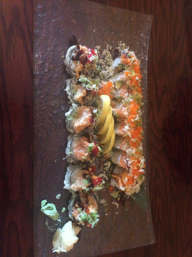 007 Roll · Inside spicy tuna, kani and avocado. Outside salmon, crunch, caviar, scallion with special sauce.