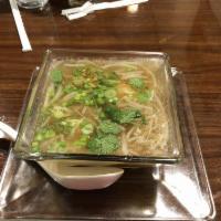 Wonton Soup · Served Wonton dumpling in clear chicken broth with bean sprouts, snow pea, scallion and frie...