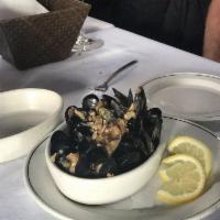 Steamed Mussels Pigalle · 
