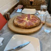 Ciotta Ciotta · Stuffed pizza with Prosciutto crudo di parma, prosciutto cotto(cooked ham), sausage, spicy s...