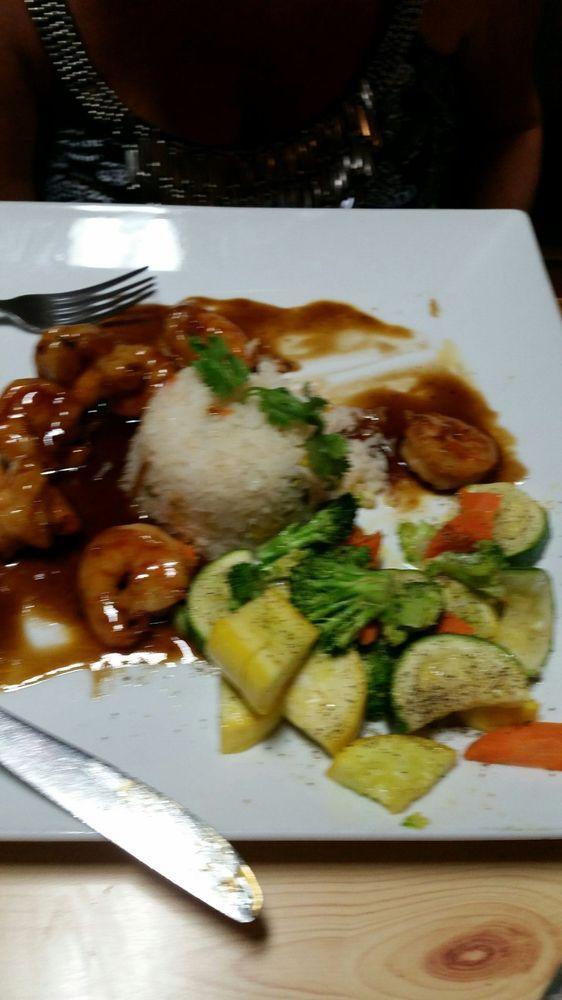 Camarones Tamarindo · Sauteed shrimp in butter with onions garlic, chipotle and tamarind sauce. Served with white rice and vegetables.