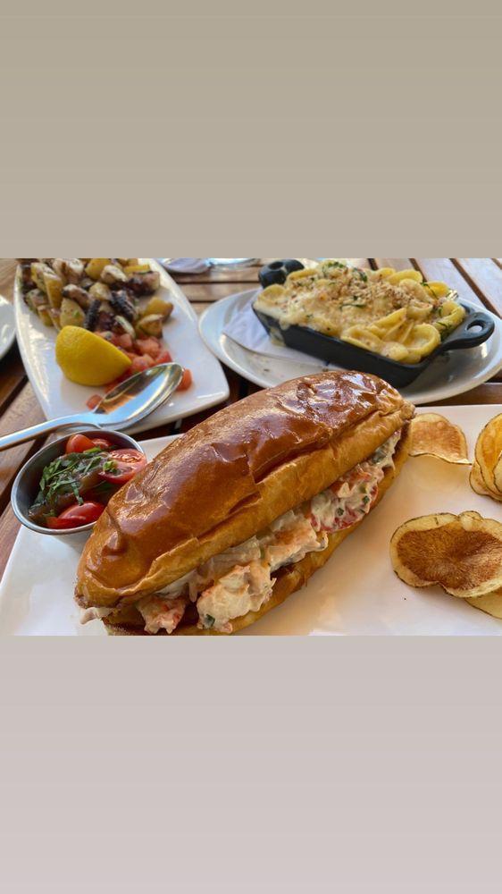 Cuzin's Seafood Clam Bar · Seafood · Bars · Steakhouses