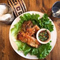 Combo Set Grilled Chicken · serving 3 dishes in regular size
1st dish Grilled Chicken with sticky rice, 
2nd dish Papaya...