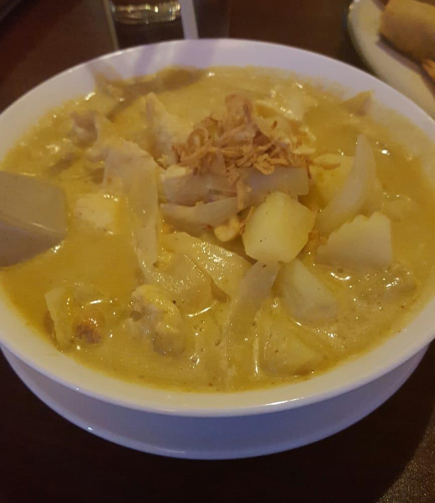 Massaman Curry · Curry with onions, peanuts and potatoes in massaman curry paste.