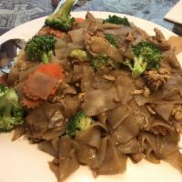 Pad See Ew · Stir fried flat rice noodle with egg broccoli, carrot and black soy sauce. 