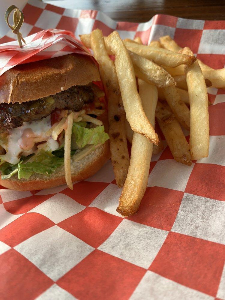 Hawaiian Burger · Meat, white cheese, pineapple, lettuce, crushed potato chips, tomato sauce, pink sauce and mayonnaise.