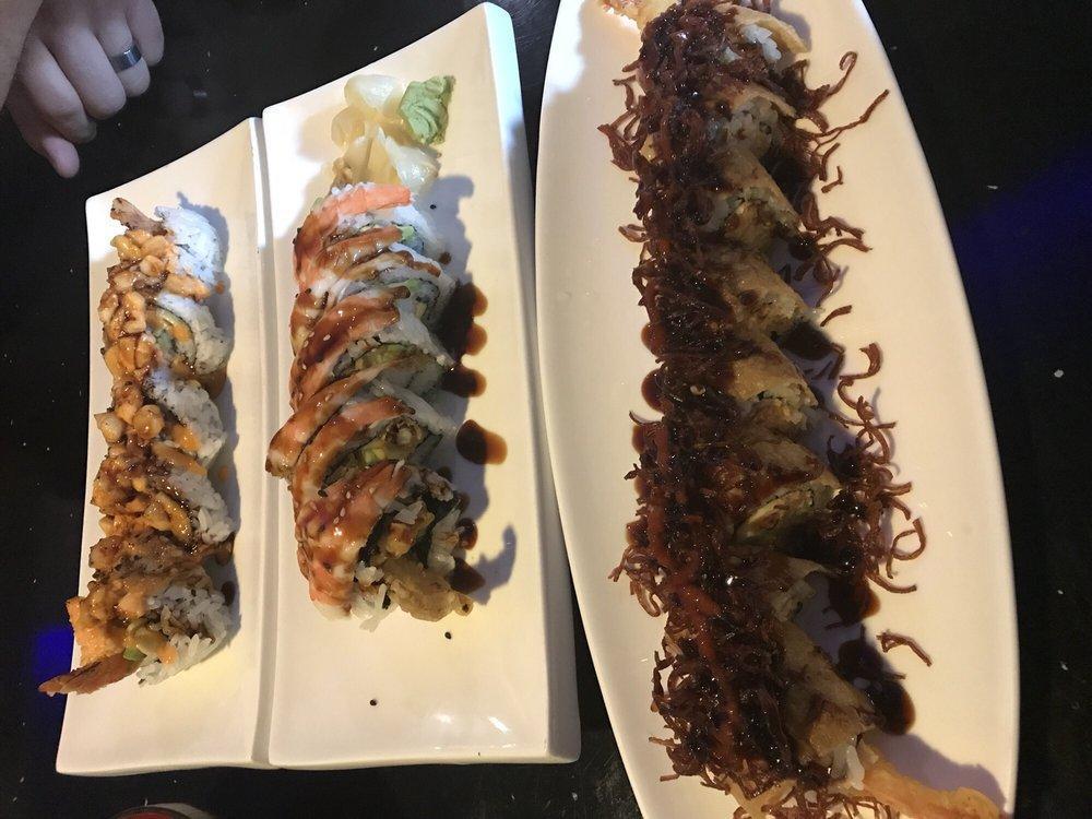 Sumo Maki Sumo Special · Cucumber, avocado, spicy crab, and shrimp tempura topped with seared spicy scallops. Spicy.