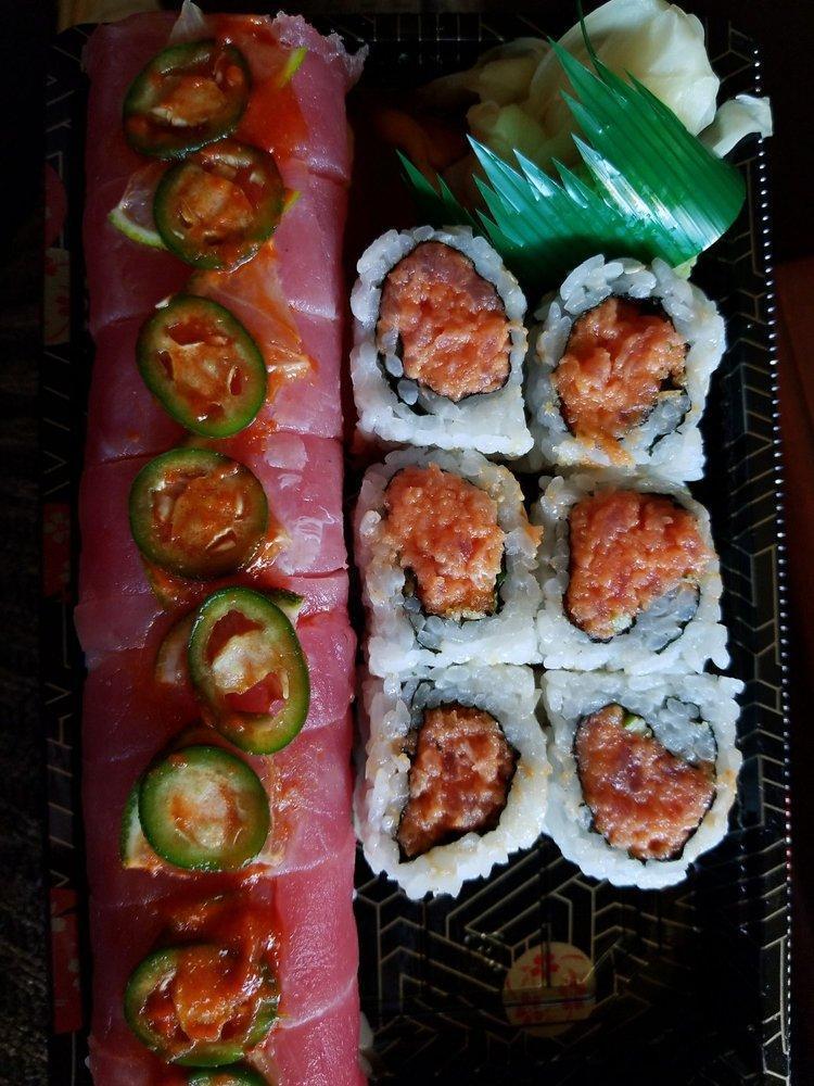 Spicy Tuna Roll · 