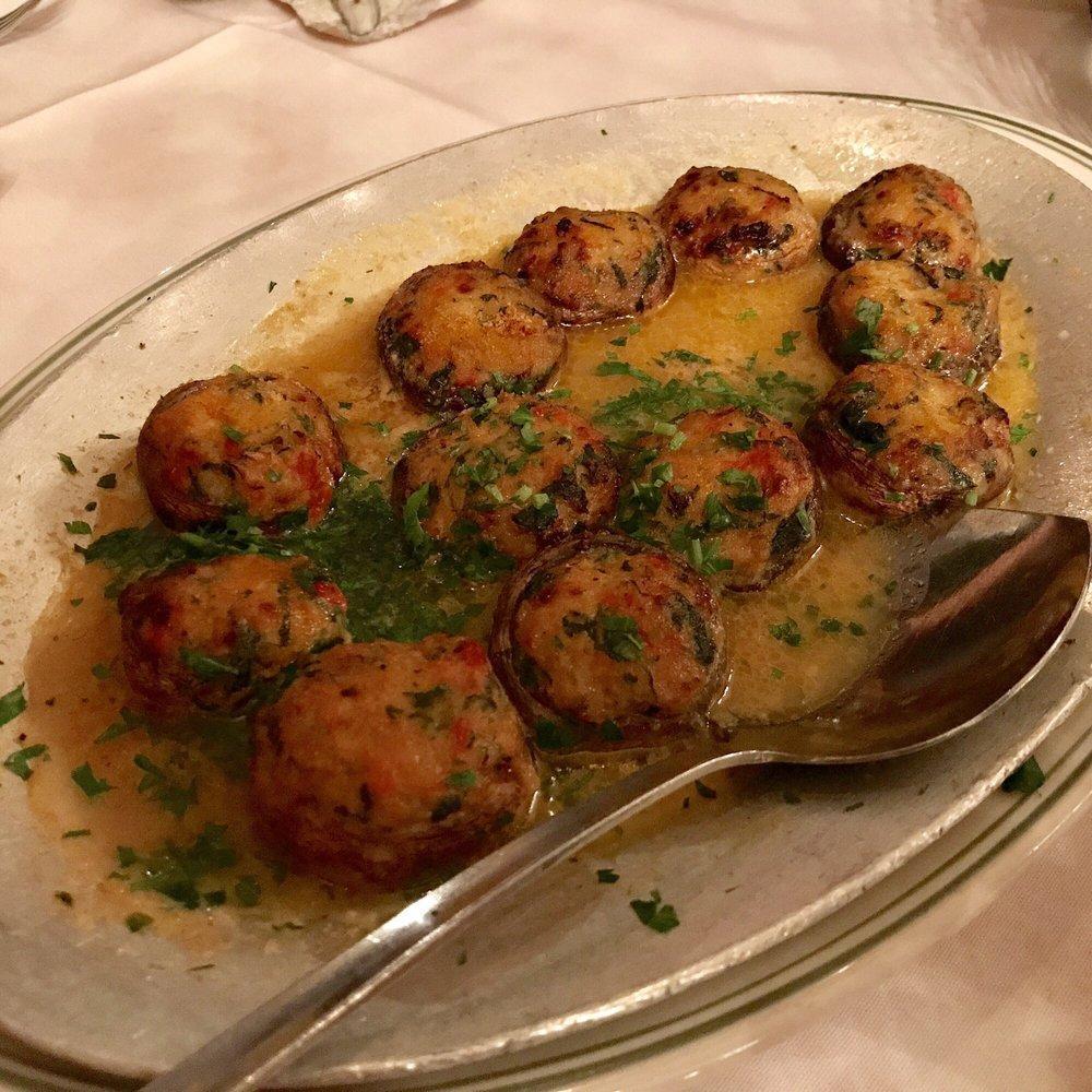 Tony's Di Napoli · Fine Dining · Seafood · Dinner · Pasta · Chicken · Steak · Salads · Italian