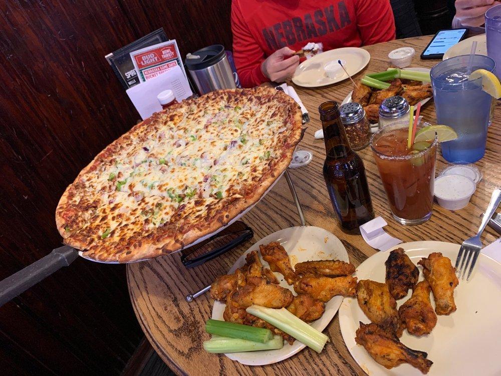 Oscar's Pizza & Sports Grille · Pizza · Chicken Wings · Sports Bars