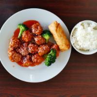 L37. Sesame Chicken · Served with your choice of white or fried rice and an egg roll.