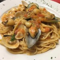 Linguine Frutti di Mare · Served with shrimp, clams, mussels, and scallops.
