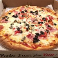 Pizza Quattro Stagioni · Ham, pepperoni, black olives, & red peppers
