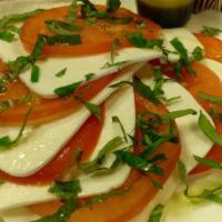 Fresh Mozzarella, Tomatoes and Fresh Basil Salad · 