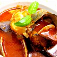 Zuppa di Clams · Steamed clams in juice, wine and a light marinara sauce.