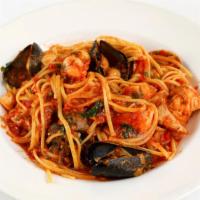 Linguini Tutto Mare · Manila clams, PEI mussels, salmon, scallops, prawns, fresh catch, tomato, white wine and oli...