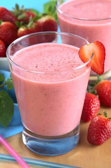 Stawberry Shake 12oz · Made with Straus Organic Ice Cream