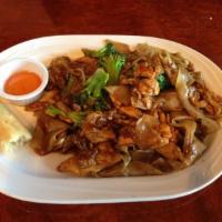 47. Pad Siew · Stir fried fresh rice noodles with green vegetables, eggs, and soy sauce. Served with your c...