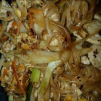 H1. Pad Thai · Rice noodles stir fry with eggs, ground peanuts, green onion, carrot and bean sprouts.
