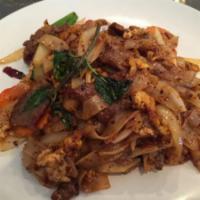 H3. Pad Kee Mao · Drunken noodle stir fried flat noodles with egg, yellow onions, bell peppers, snow pea, carr...