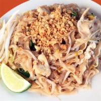 Pad Thai (Noodle) · Rice noodle, egg, bean sprouts, scallion, chopped tofu, sweet radish, peanuts and meat.