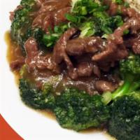 Broccoli Royal · Broccoli, carrot, shiitake mushroom, garlic, house sauce and meat. Served with choice of ric...