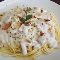 Family Size Chicken Alfredo · Served with large green salad and 2 order of garlic bread.