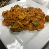 Tortellini Bolognese · Cheese filled tortellini served in a meaty pink cream sauce.