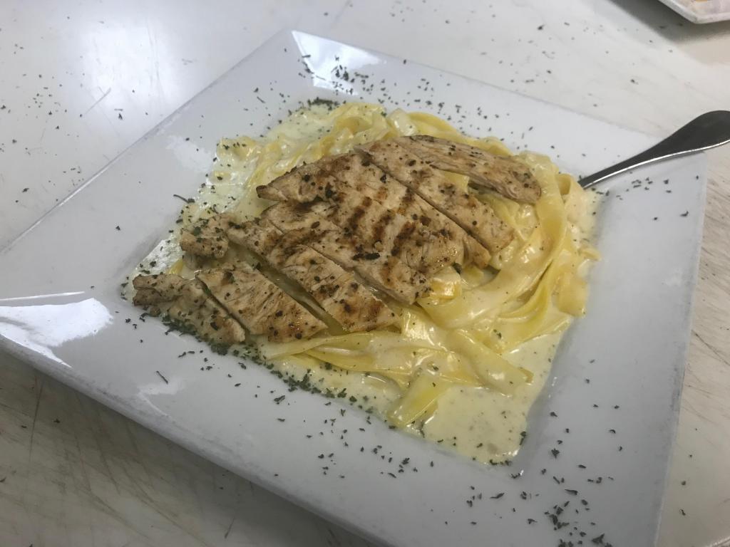 Fettuccine Alfredo with Chicken · 