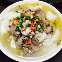 C3. Fish Fillet藤椒鱼羊鲜 · Fish fillet, sliced lamb, yellow bean sprouts and celery with paper in chicken broth. Spicy.