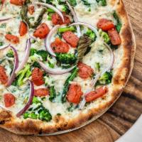 Asante Pizza · Daiya vegan cheese, baby spinach, broccoli, red onions, tomatoes, fresh basil. No tomato sau...