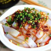 Chengdu Style Green Bean Noodle 成都凉粉 · Hot and spicy.
