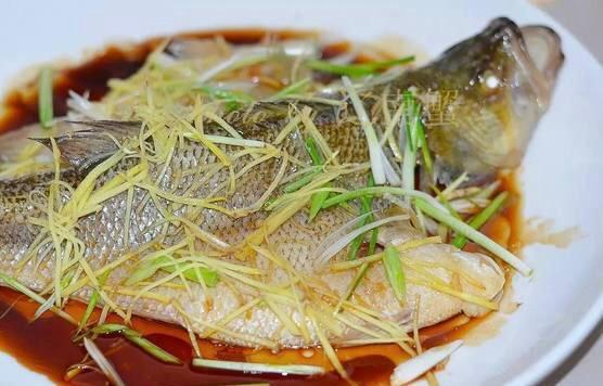 Steamed Whole Fish 清蒸全鱼 · 