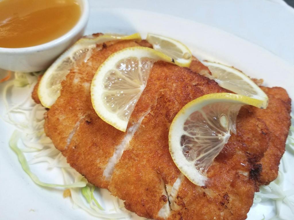 Lemon Chicken 柠檬炸鸡 · White meat battered chicken, deep fried till golden brown and served with lemon sauce