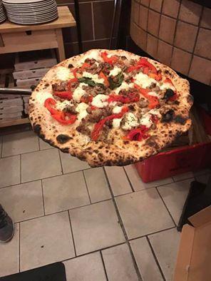 SALSICCIA E PEPERONI ROSSI small 4 slices  · Mozzarella, Tomatoe Sauce, Roasted Red Peppers and Sweet Crumbled Sausage