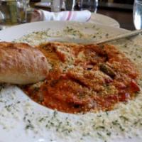 Pasta Sudtirol · Cheese truffle ravioli with onions, peppers, homemade tomato Parmesan sauce and a warm bague...