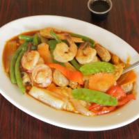 Highland Ave. Paradise · Spicy sauteed sliced chicken and shrimp with carrots, snow peas, string beans, mushroom, oni...