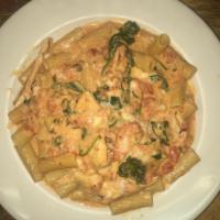 Fiorentina · Grilled chicken strips, spinach, and mozzarella in a creamy pink sauce.