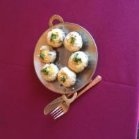 Sev Puri · A must try !!  Hollow crisps stuffed with chickpeas,potatoes and chutneys and topped with cr...