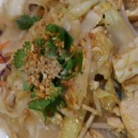 35. Kai Kua Noodle · Stir fried flat noodles with onion, bean sprouts and egg.