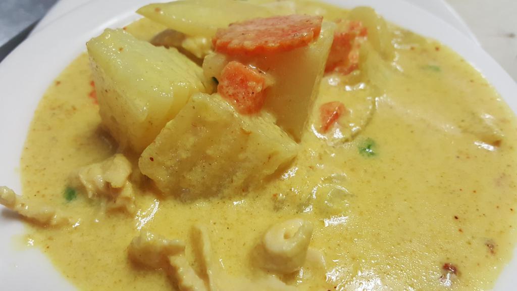 18. Yellow Curry · Coconut milk, potato, onion, peas, and carrot.