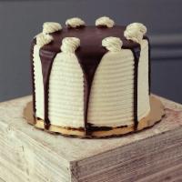 Niagara · Vanilla and Chocolate Cake, Vanilla & Chocolate Buttercream Filling, Vanilla Buttercream Fro...