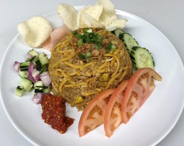 Nasi Goreng Tek-Tek / Tek-Tek Fried Rice · Fried rice with egg, chicken, egg noodles, fried shallot and scallions.