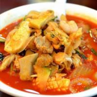 Samson Champ Pong · Noodles with shrimp, squid and vegetables in spicy soup.
The noodles and sauce are in separa...