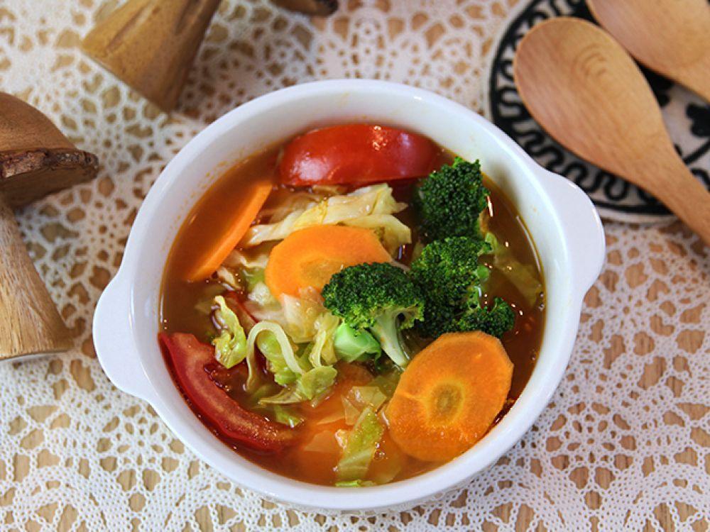House Vegetable Soup · Mixed vegetable with tofu in chicken broth.