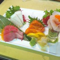 Sashimi Regular · Ten pieces of sashimi and white rice. Served with garden salad or miso soup.