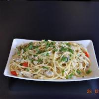 Clam Linguine · Clam meat, linguine, basil, green & red pepper with Parsley