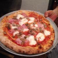 Prosciutto e Funghi Pizza · Tomato sauce, mozzarella, mushrooms and Italian ham. 