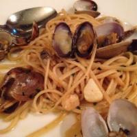 Linguine Alle Vongole · Clams, garlic, extra virgin olive oil, hot peppers, parsley, white wine.