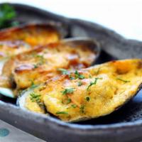 Baked Cheese Mussels · 4 pieces.